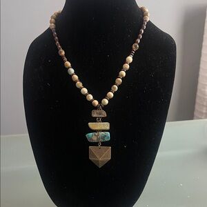 Elegant Beaded Necklace with Gold and Turquoise Accents